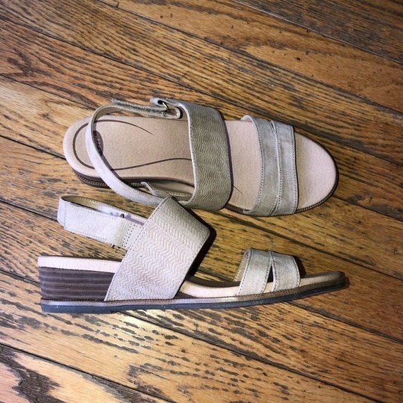 Dr. Scholl's Shoes - NWOB Dr. Scholl's Freestone Tan Low Heel Sandals